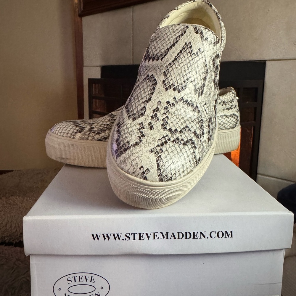 Steve Madden Cream and Black Slip-On Sneakers